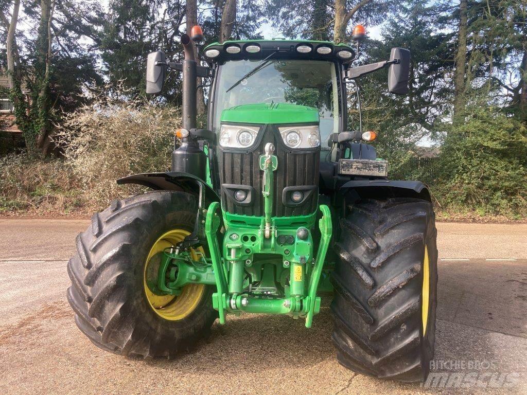 John Deere 6215R Traktori