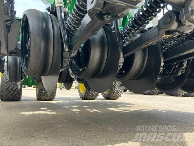 John Deere 750A Sejačice