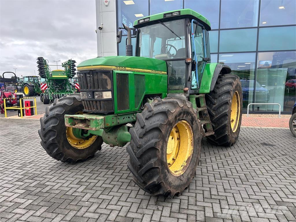 John Deere 7700 Traktori