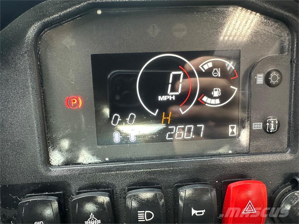 John Deere HPX815E Pomoćne mašine