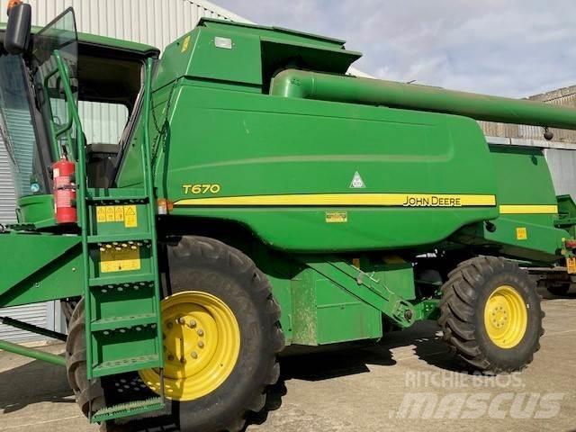 John Deere T670 Kombajni