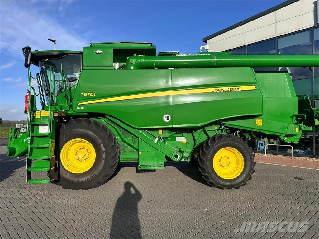 John Deere T670i Kombajni