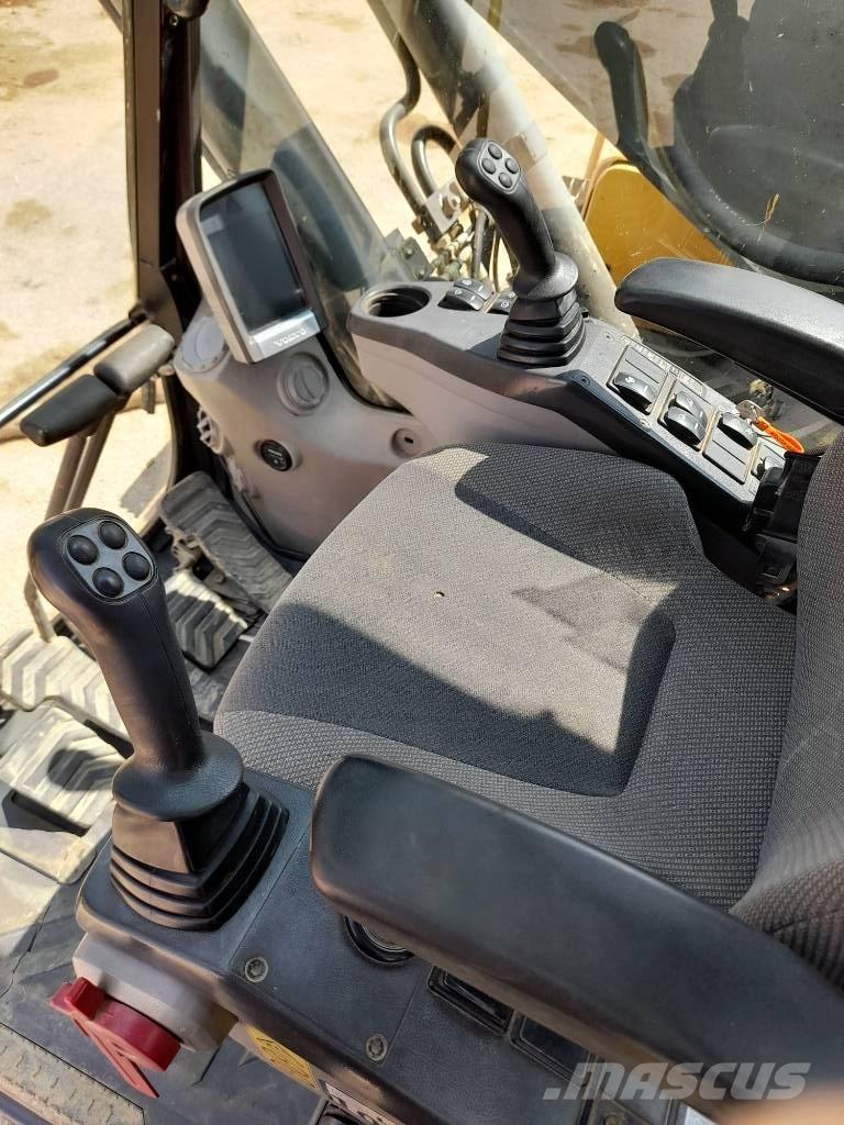 Volvo EC 250 D L Bageri guseničari