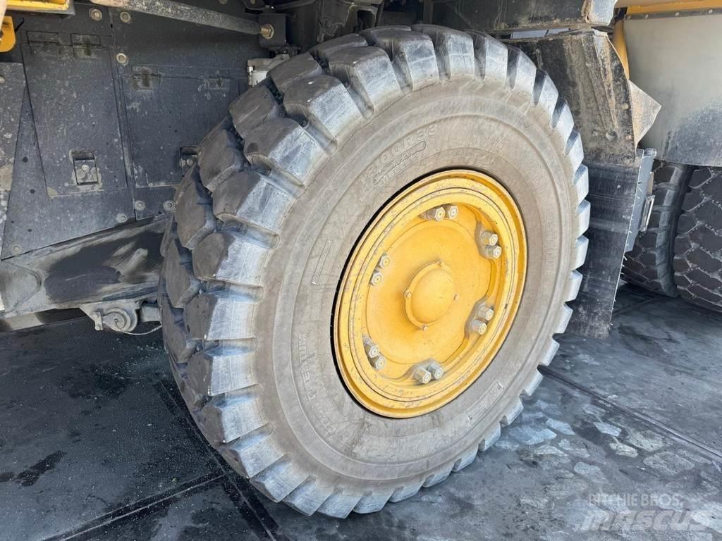 Komatsu HD405-7 Kruti damperi