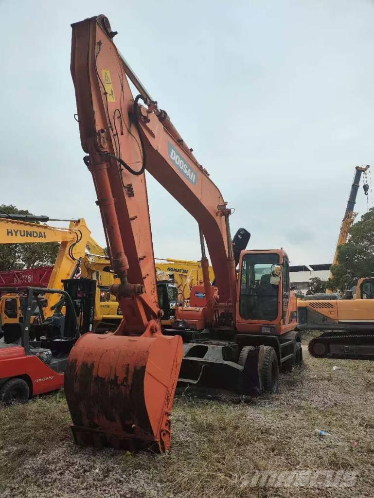 Doosan DH 210 W-7 Bageri točkaši