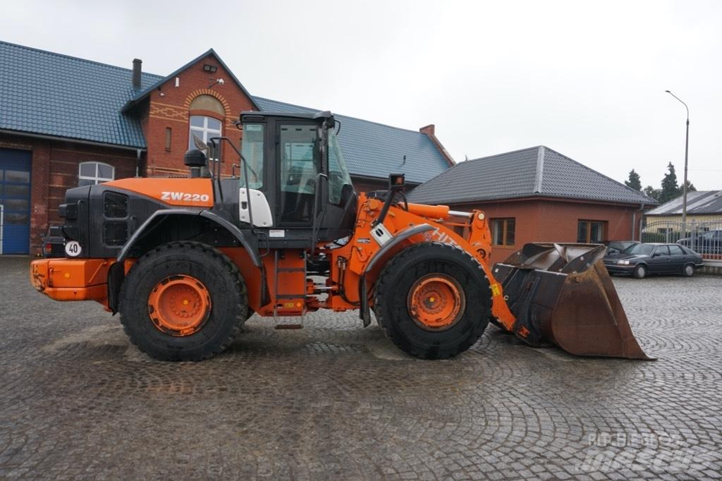 Hitachi ZW 220-5 B Utovarivači na točkove