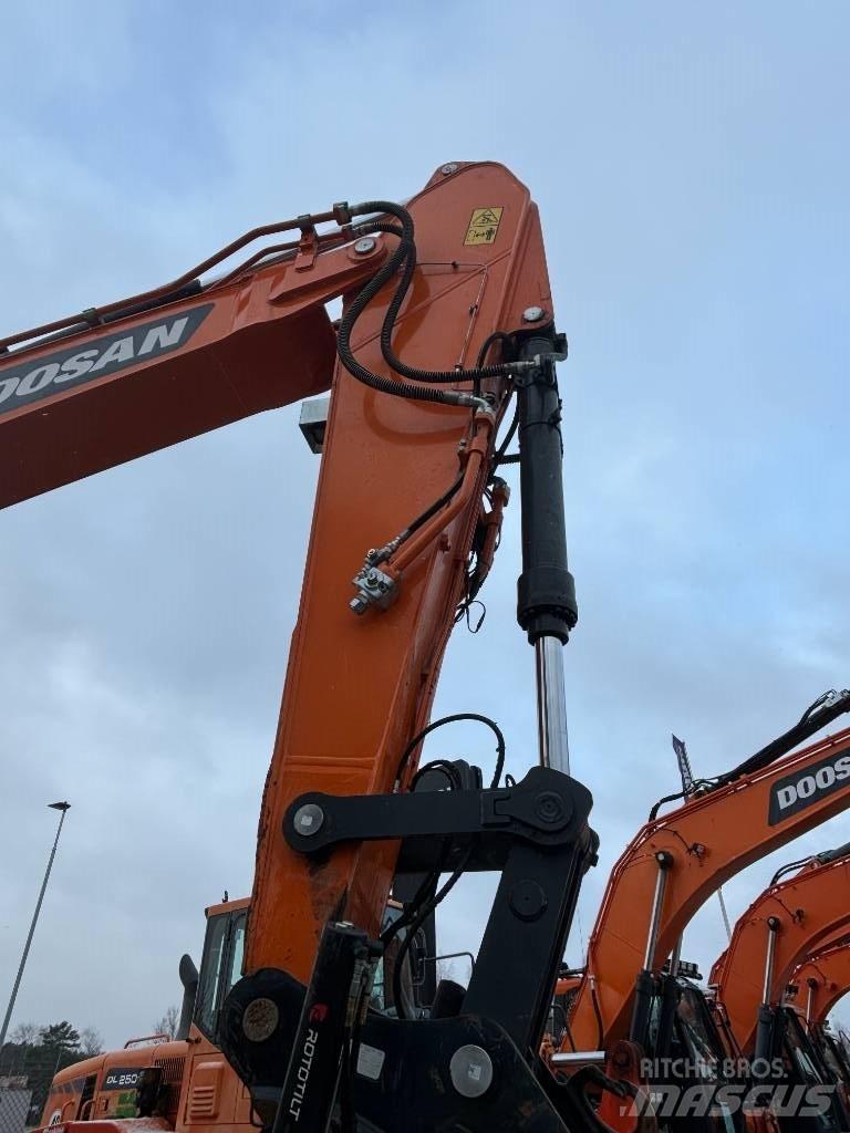 Doosan DX 300 LC-7 Bageri guseničari