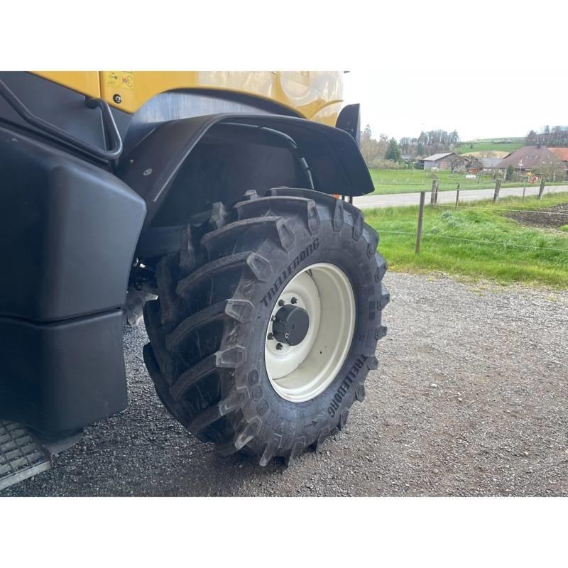 New Holland FR 700 Mašine za stočnu hranu sa sopstvenim pogonom