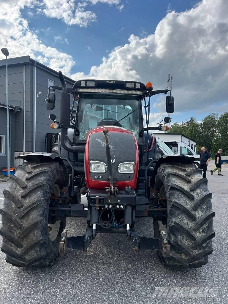 Valtra N 141 Traktori