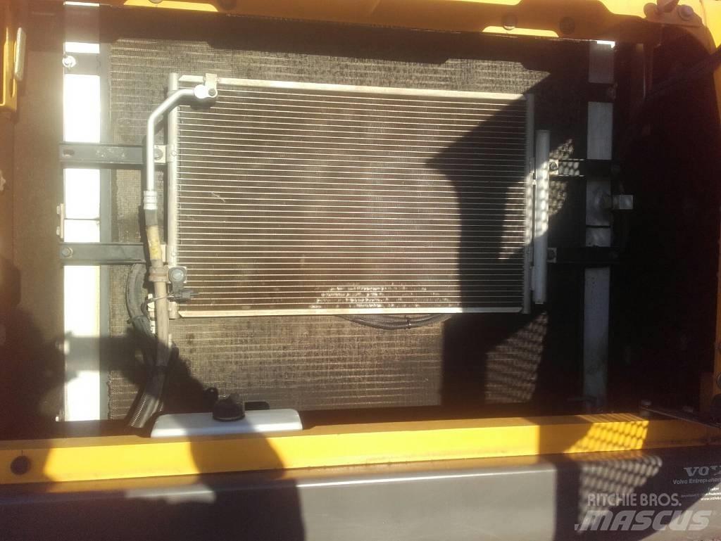 Volvo EC250DL Bageri guseničari