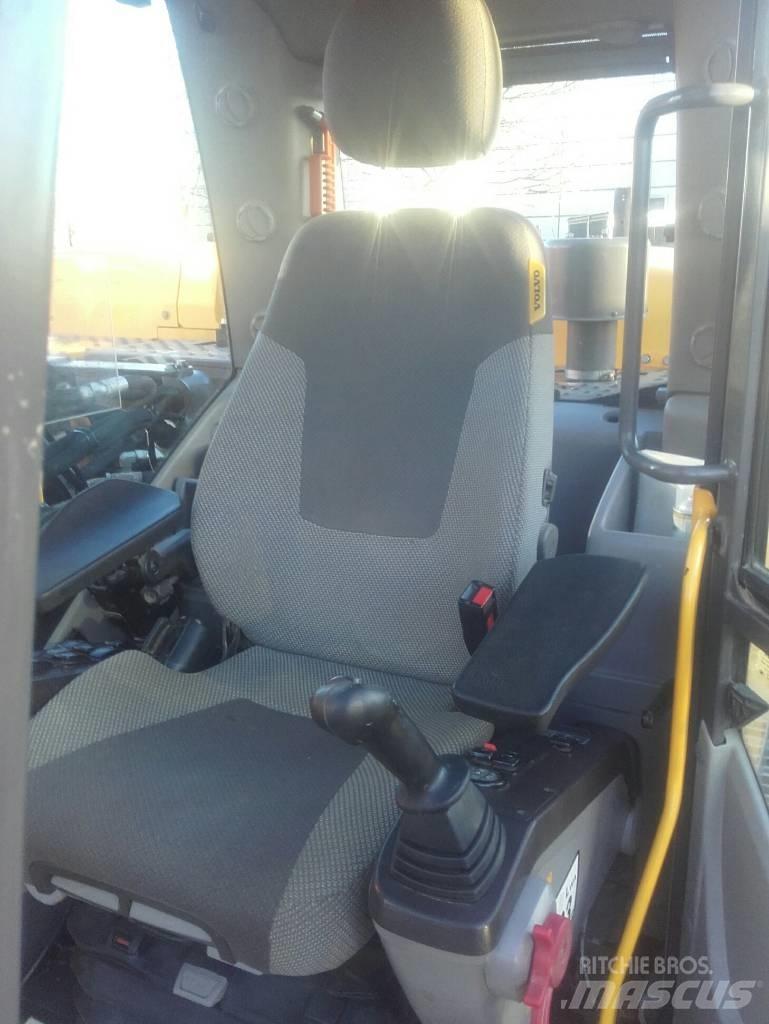 Volvo EC250DL Bageri guseničari