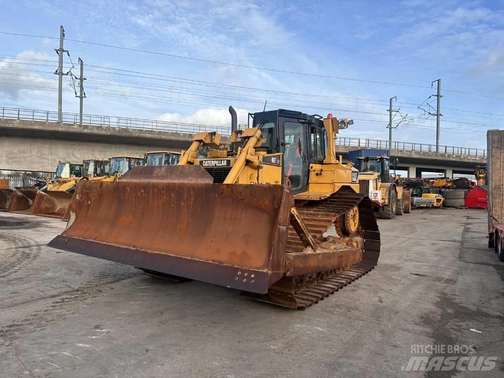 CAT D6T Buldožeri guseničari