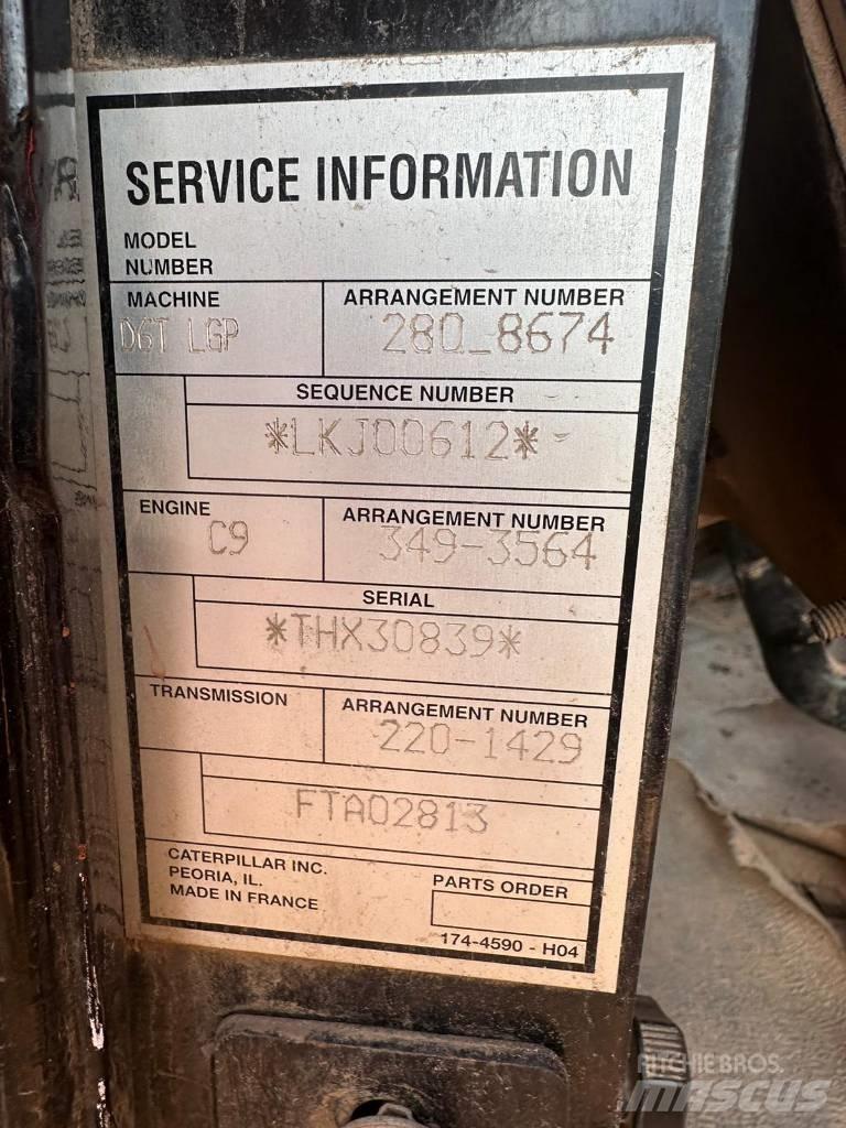 CAT D6T Buldožeri guseničari