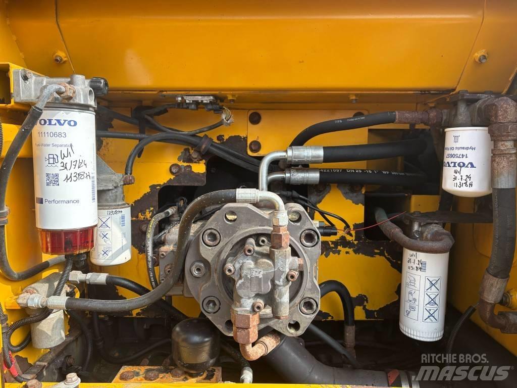 Volvo EC 220 DL Bageri guseničari