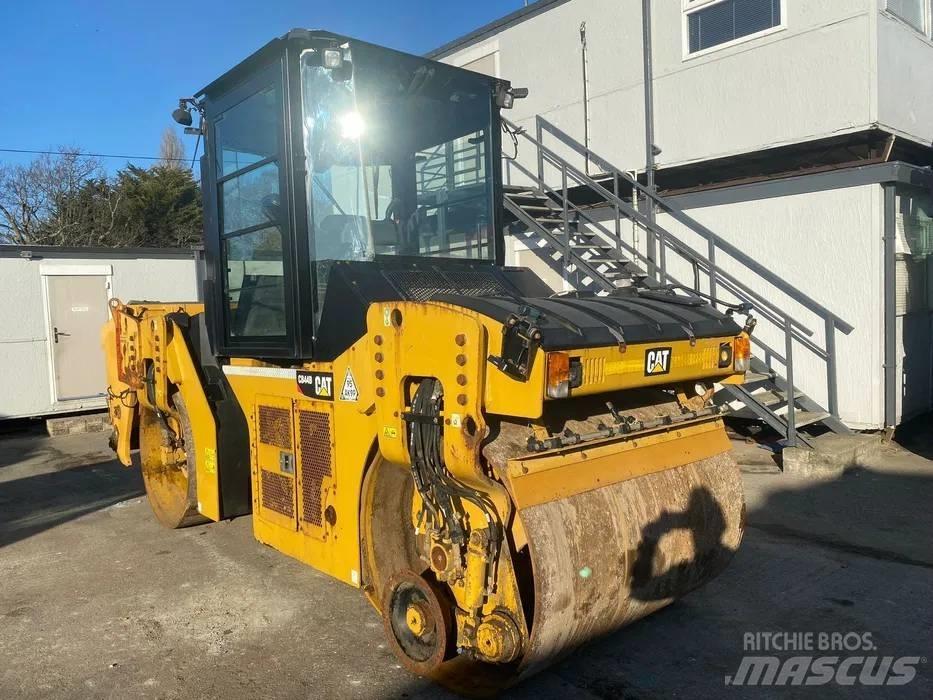 CAT CB 44 B Valjci sa duplim bubnjem