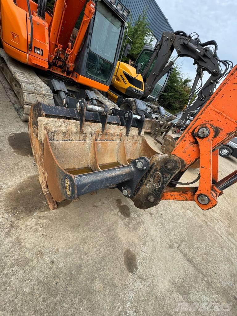 Doosan DX140 LC Bageri guseničari