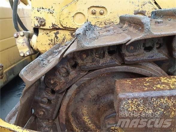 CAT D8T Buldožeri guseničari