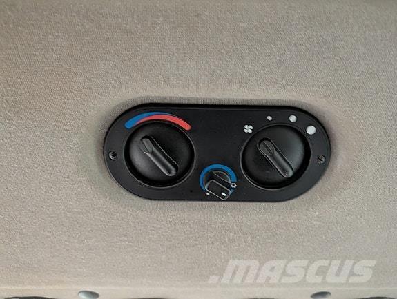 Case IH JXU115U Traktori