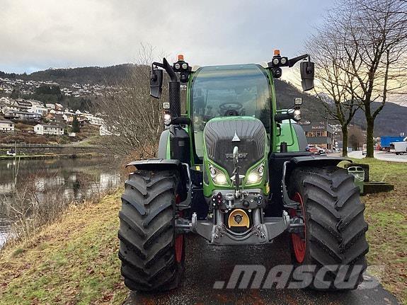 Fendt 724 VARIO Traktori