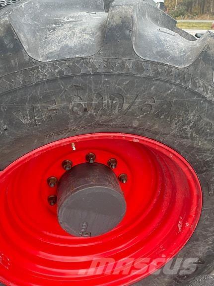 Fendt 828 Vario Traktori