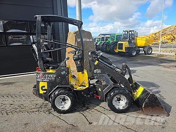 GiANT D204SW Skid steer mini utovarivači
