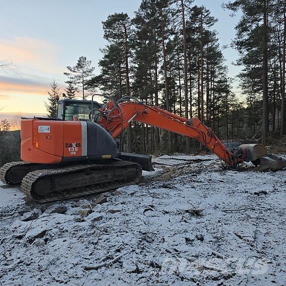 Hitachi ZX135US-3 Bageri guseničari