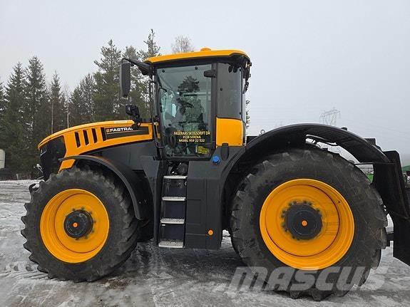 JCB Fastrac 8330 Traktori