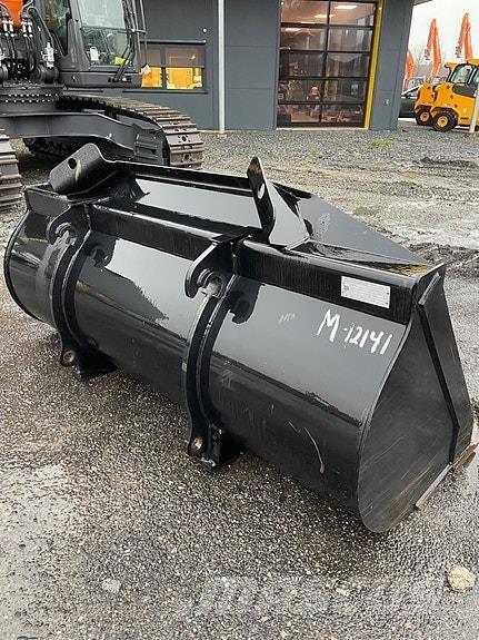 JCB med BM Gume, točkovi i felne