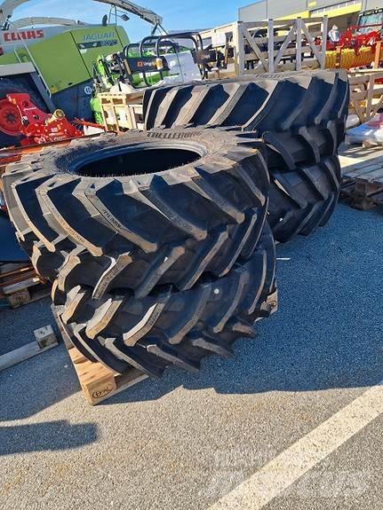 John Deere  Traktori