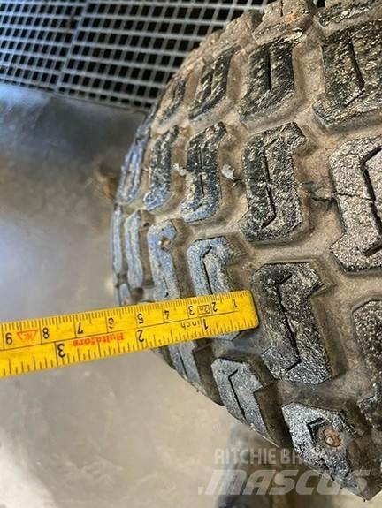 John Deere 2032R Traktori
