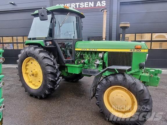 John Deere 4230 Traktori