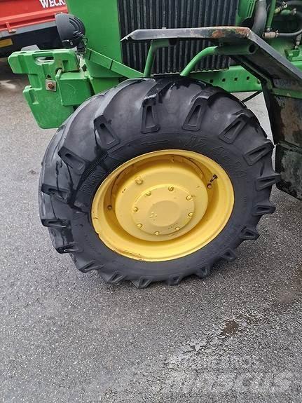 John Deere 4230 Traktori