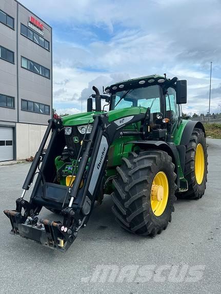 John Deere 6215 R Traktori