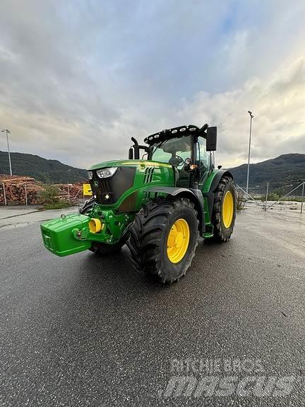John Deere 6215R Traktori