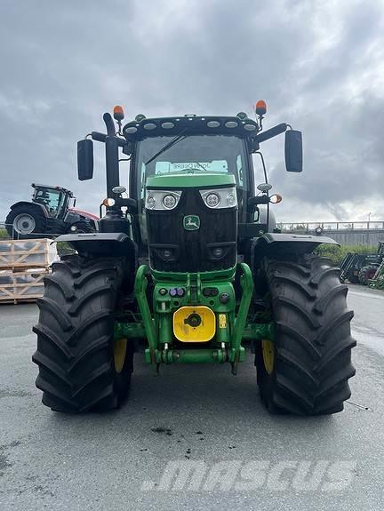 John Deere 6215R Traktori