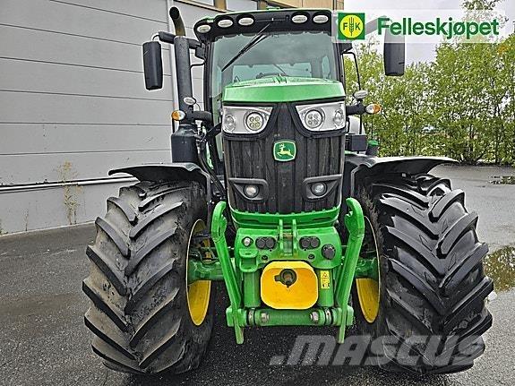 John Deere 6215R Traktori