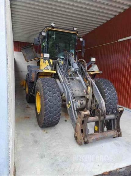 Komatsu WA200 PT Utovarivači na točkove