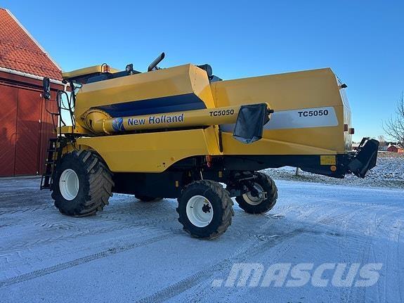 New Holland TC5050 Kombajni