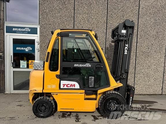 TCM FD25 Dizelski viljuškari