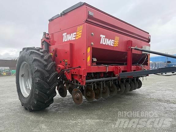 Tume HKL 2500 Rasturači đubriva