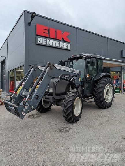 Valtra A83 Traktori