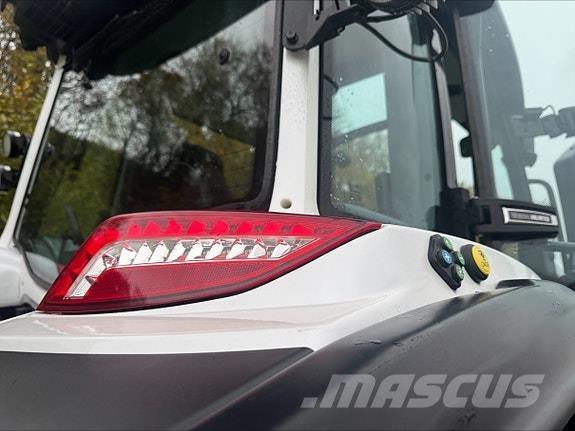 Valtra G135A Traktori
