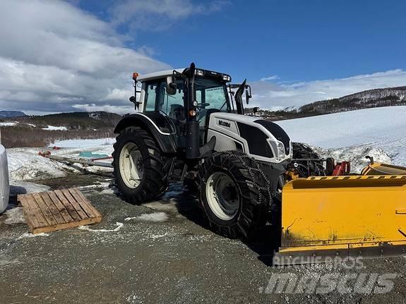 Valtra N123 Traktori