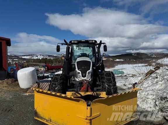 Valtra N123 Traktori