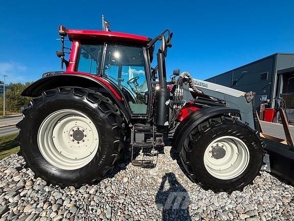 Valtra N123H Traktori