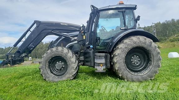 Valtra N174 Traktori