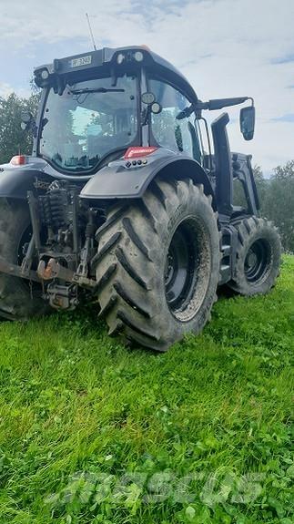 Valtra N174 Traktori