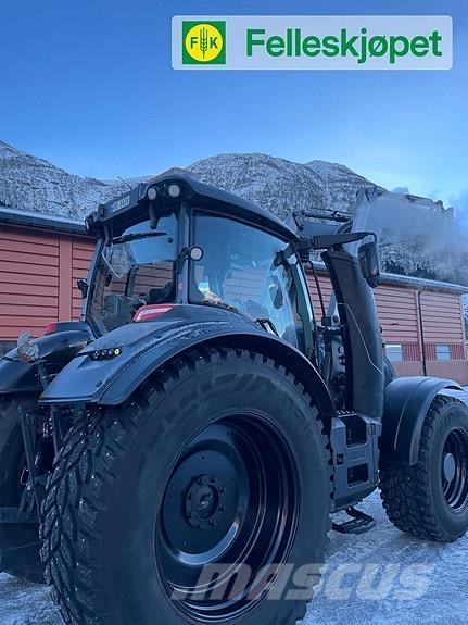 Valtra T 214 Traktori