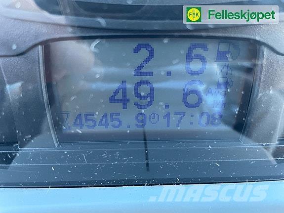 Valtra T 214 Traktori