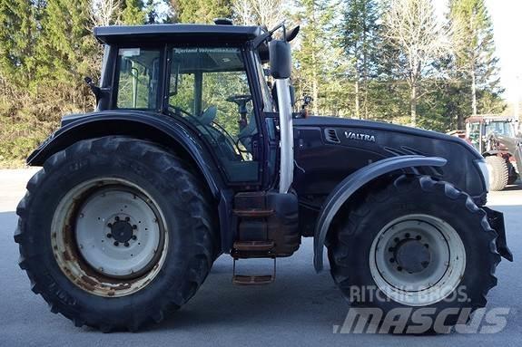Valtra T213 Versu Traktori